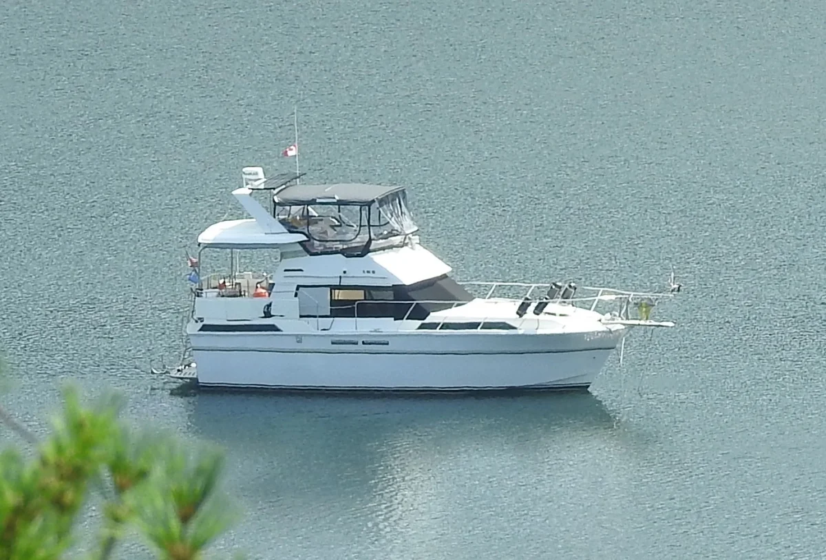 President Yachts Double Cabin Motor Yacht 1988 boat specs
