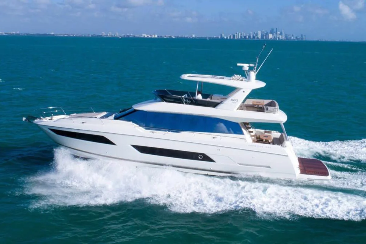 Prestige Yachts 680 2021 boat specs