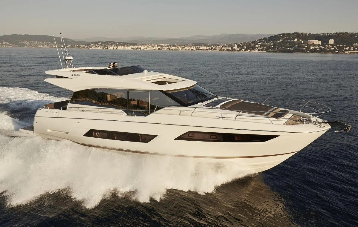 Prestige Yachts 680 S 2018 boat specs