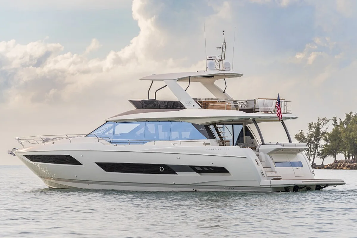 PRESTIGE 690 Boat Specs