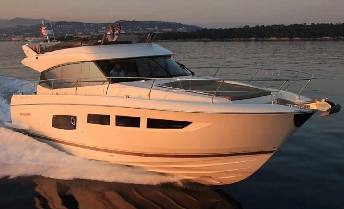 Prestige Yachts 550 Flybridge 2013 boat specs