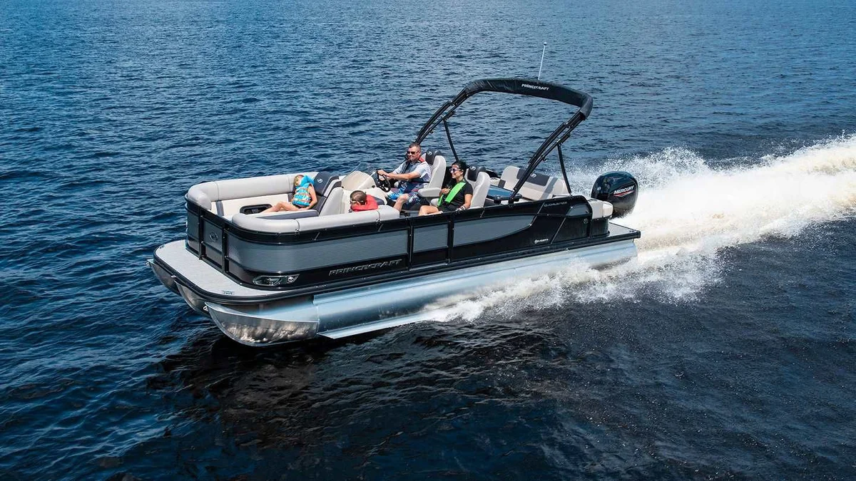 Princecraft Quorum 23 RL 2025 boat specs