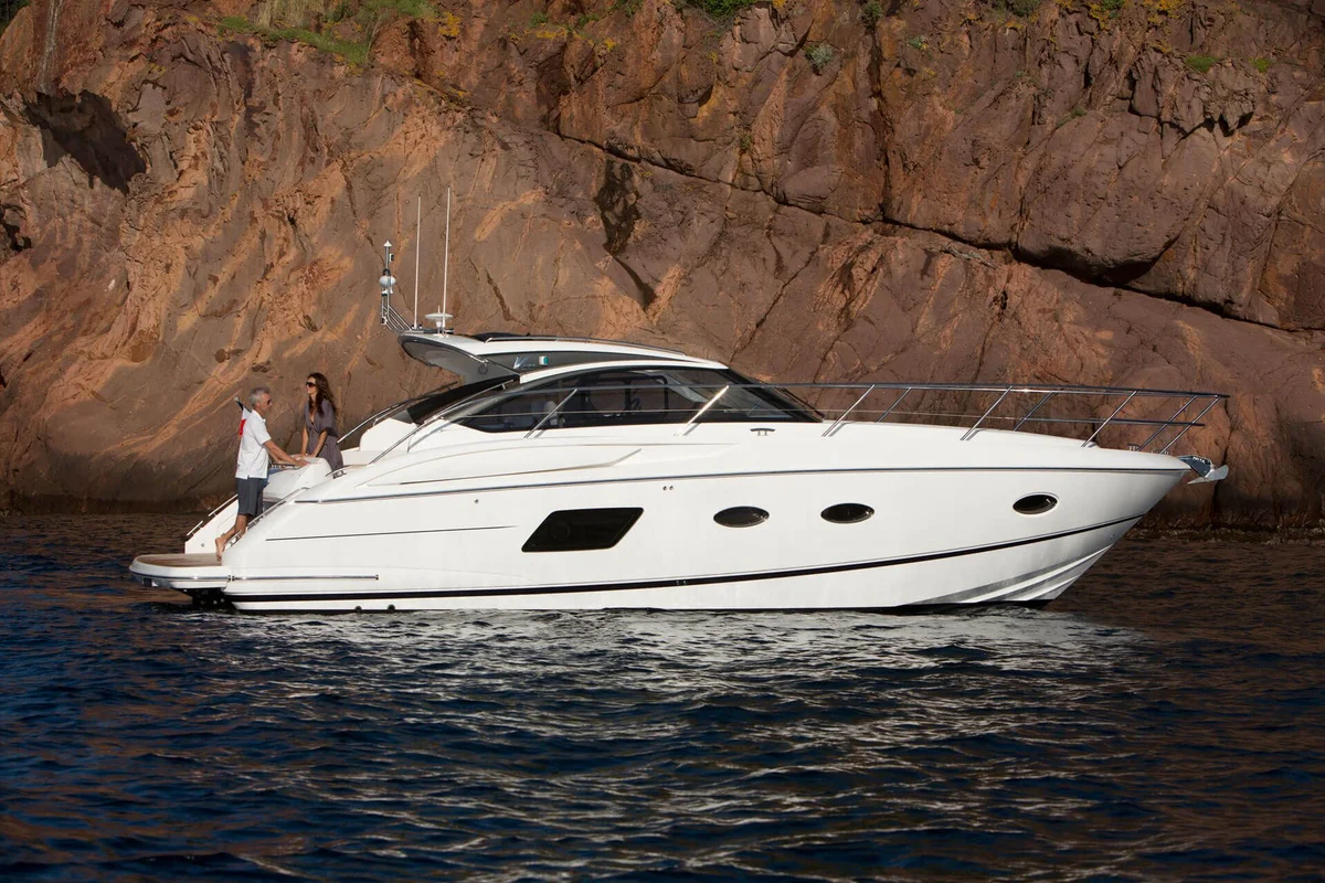 Princess Yachts V39 2012 boat specs