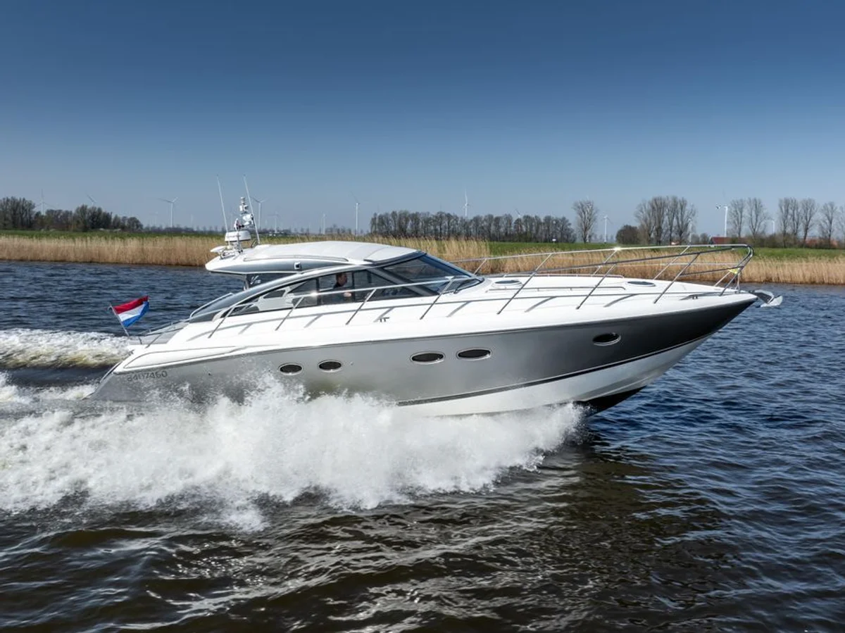 Princess Yachts V45 2009 boat specs
