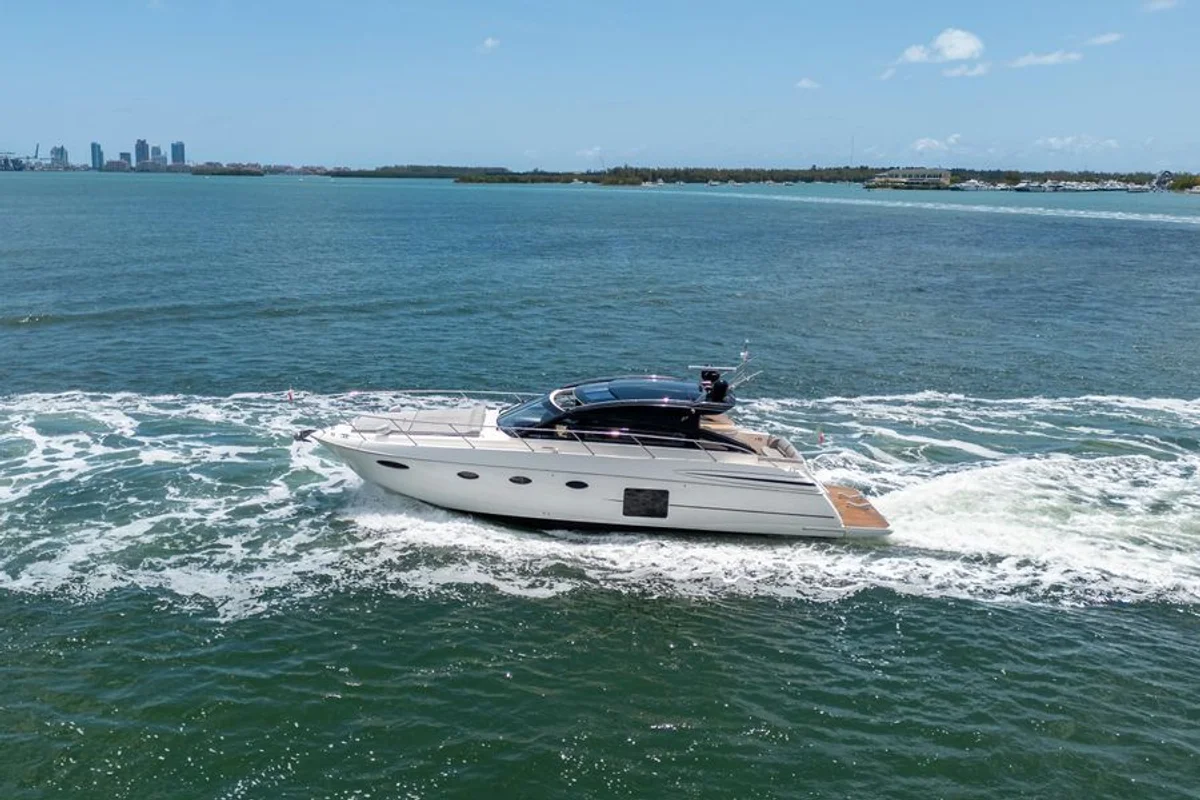 Princess Yachts V52 2015 boat specs
