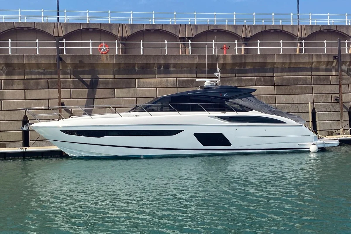 Princess Yachts V58 2016 boat specs