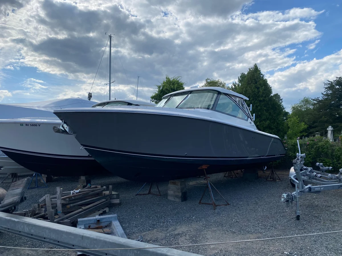 Pursuit Boats DC 325 Dual Console 2018 boat specs