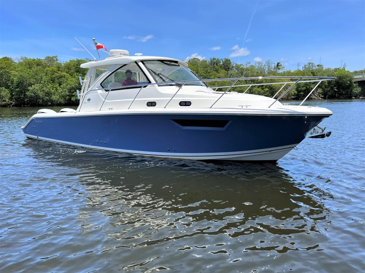 Pursuit Boats OS 325 Offshore 2021 boat specs