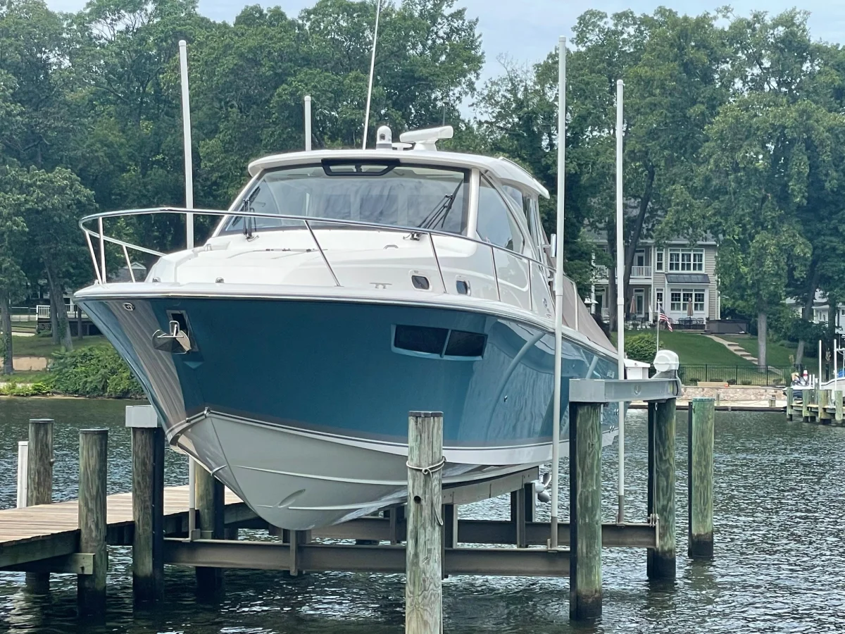 Pursuit Boats OS 355 Offshore 2017 boat specs