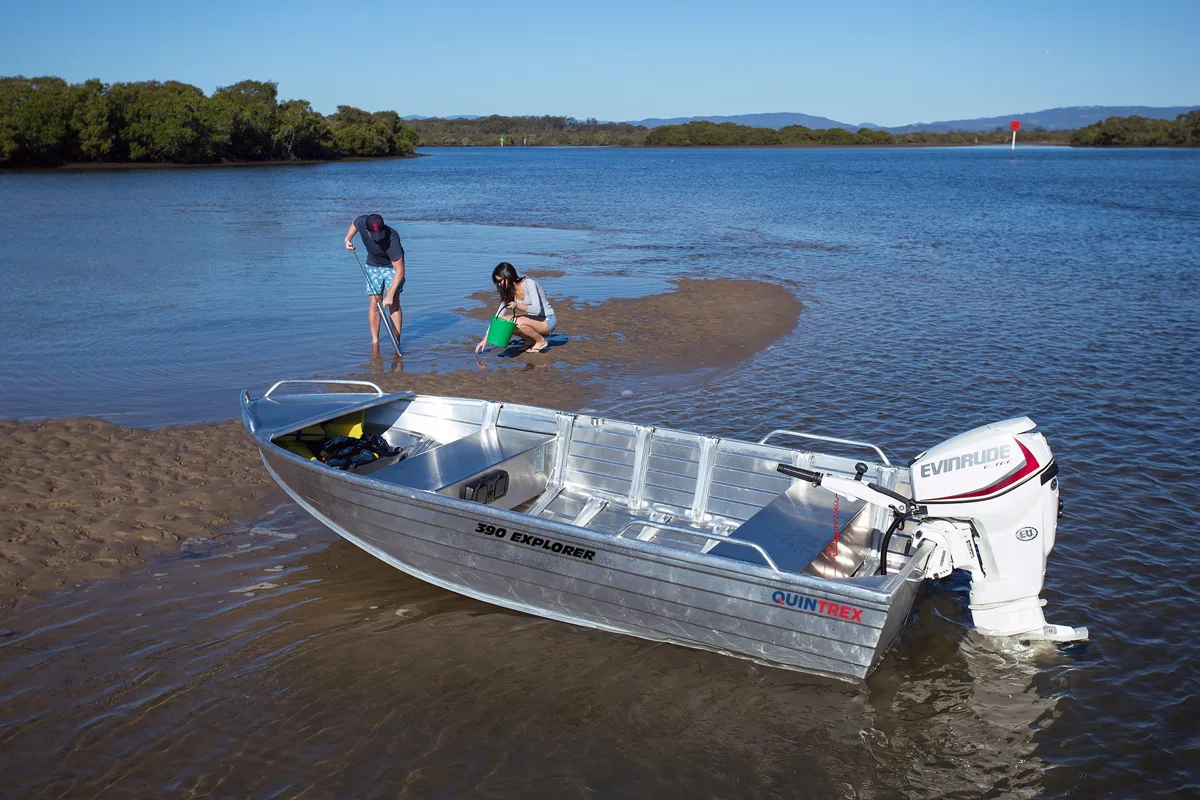 390E Explorer Boat Specs