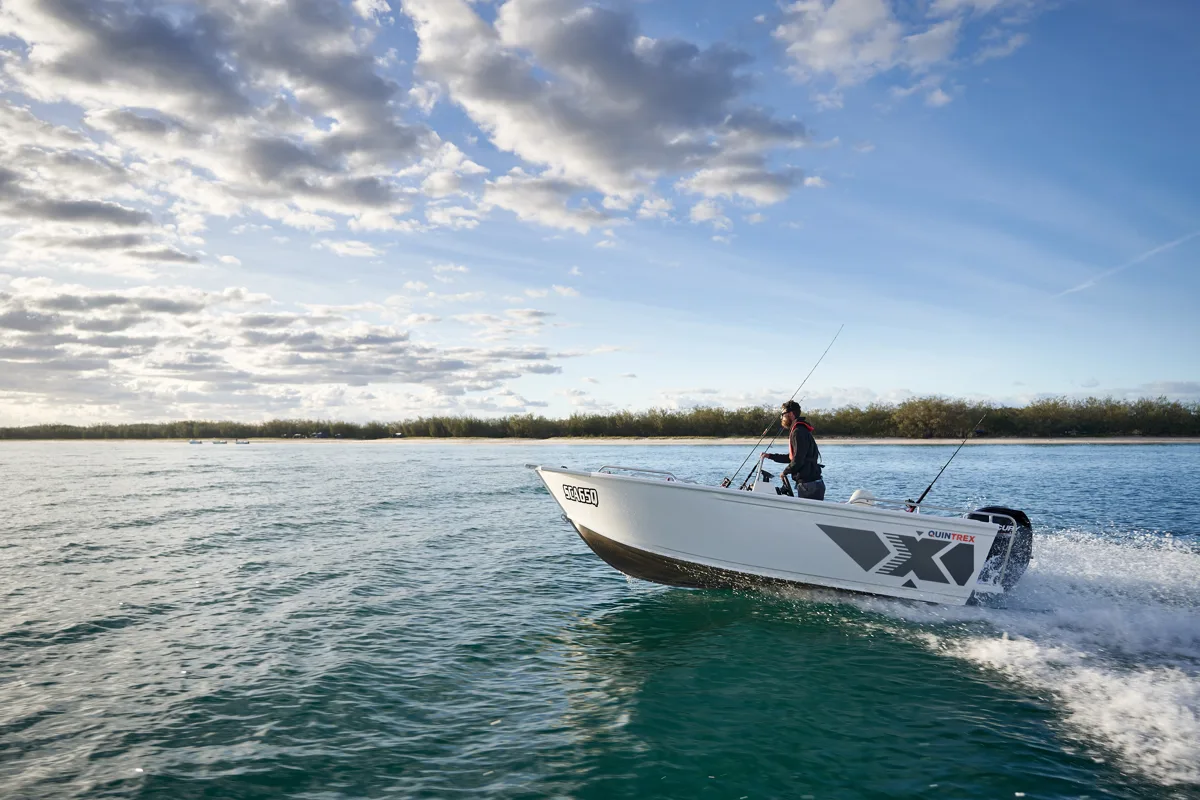 440 Renegade CC Boat Specs
