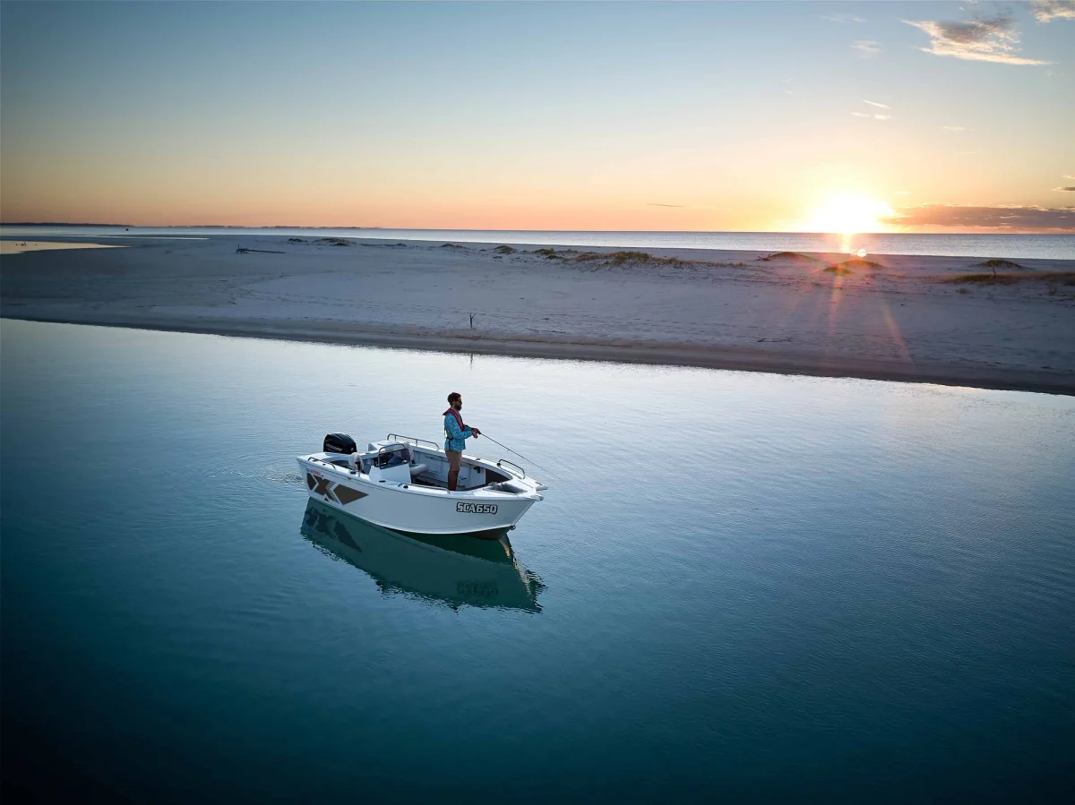 Quintrex 440 Renegade Side Console 2023 boat specs