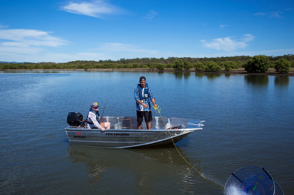 F370 Outback Explorer Boat Specs
