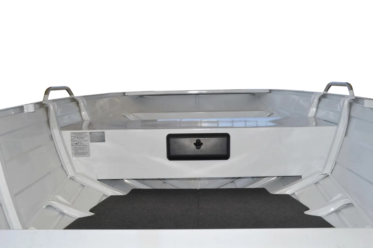 F390 Outback Explorer Boat Specs