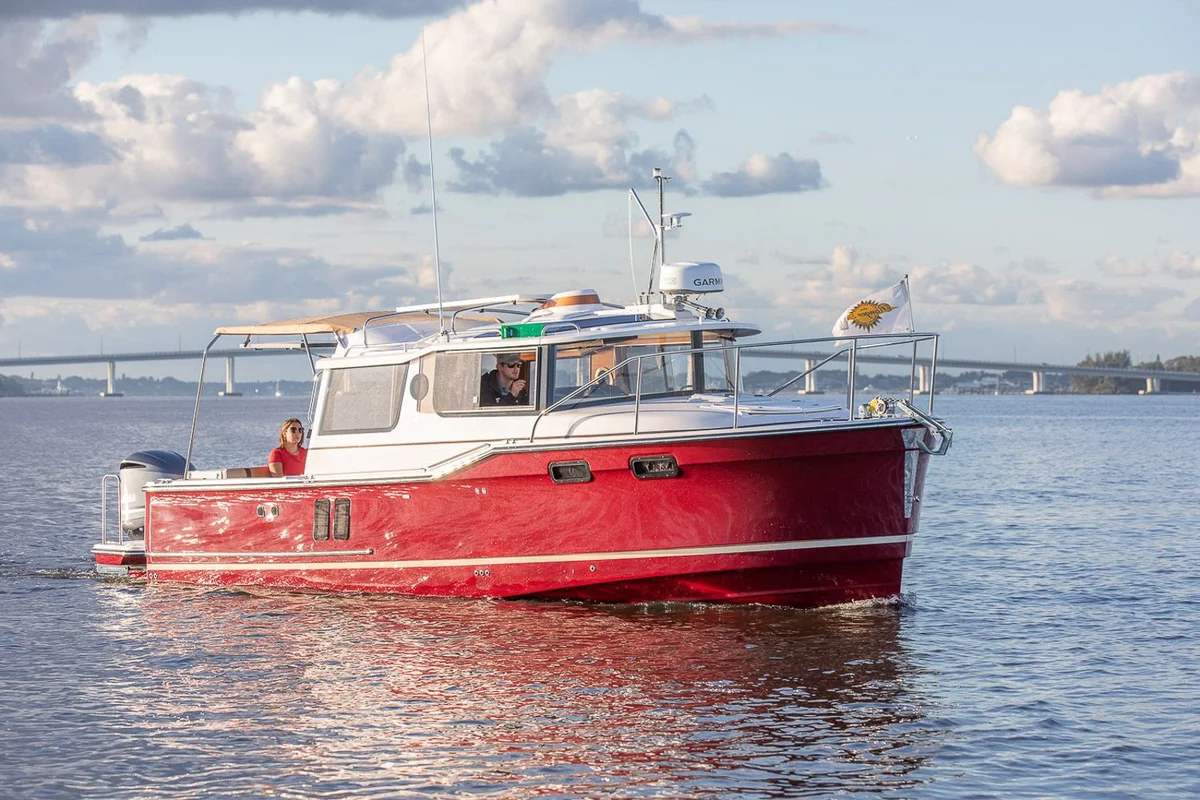 Ranger Tugs R-27 2022 boat specs