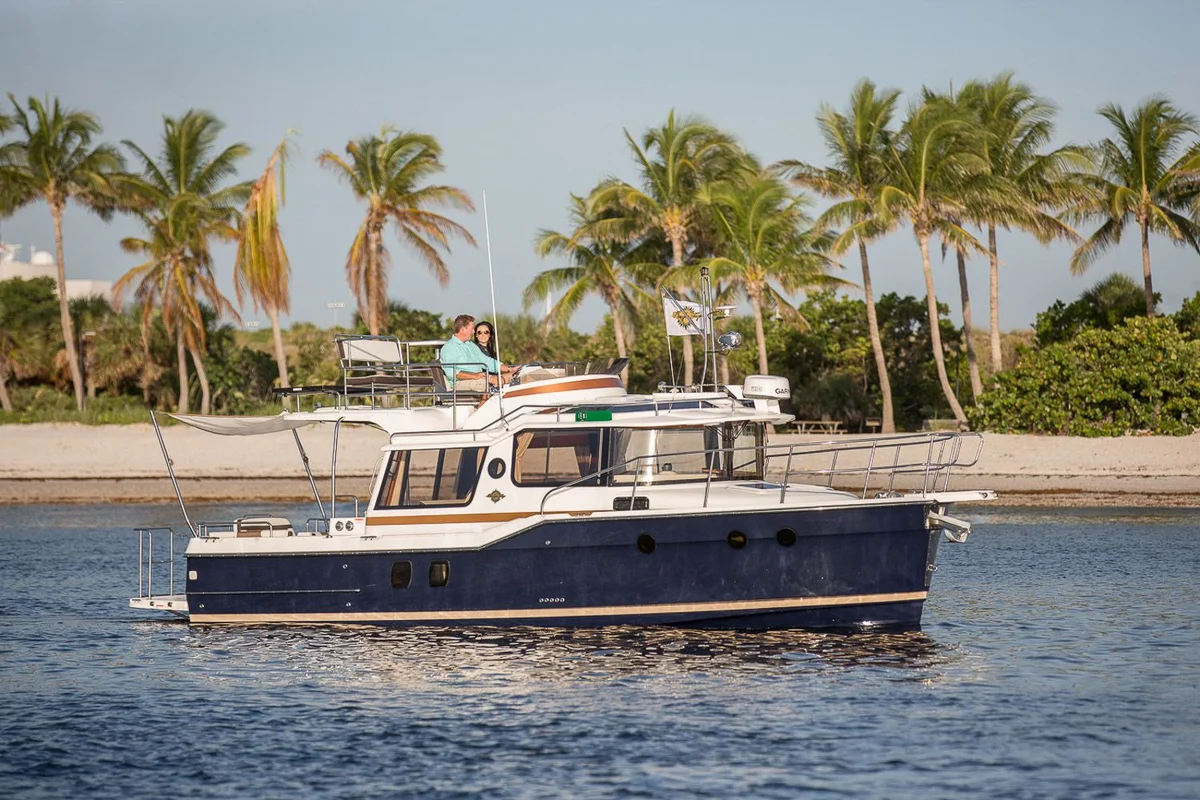 Ranger Tugs R-29 Command Bridge 2022 boat specs