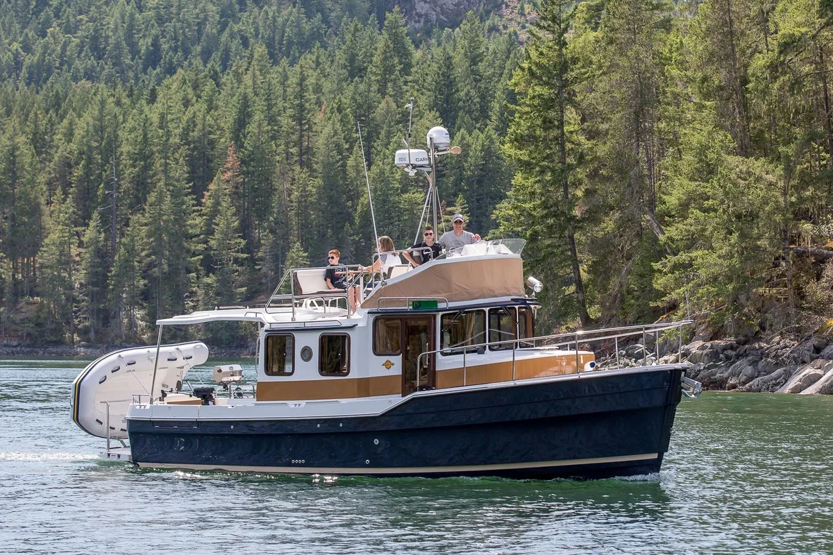 Ranger Tugs R-31 Command Bridge 2022 boat specs
