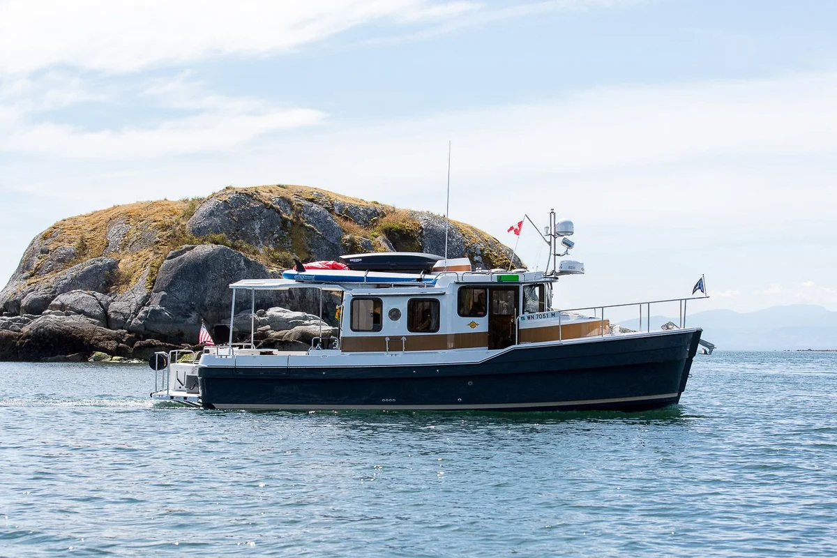 Ranger Tugs R-31 Sedan 2022 boat specs