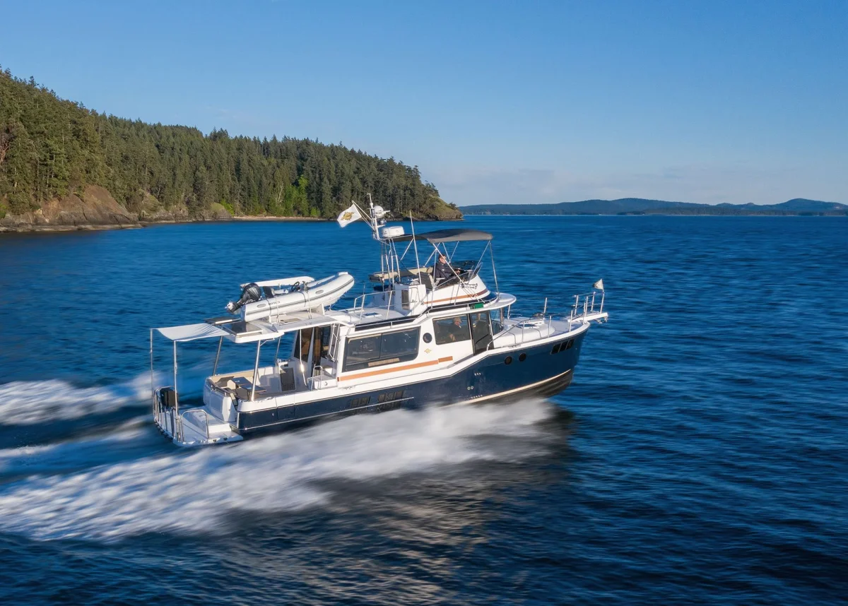 Ranger Tugs R-43 Command Bridge 2022 boat specs