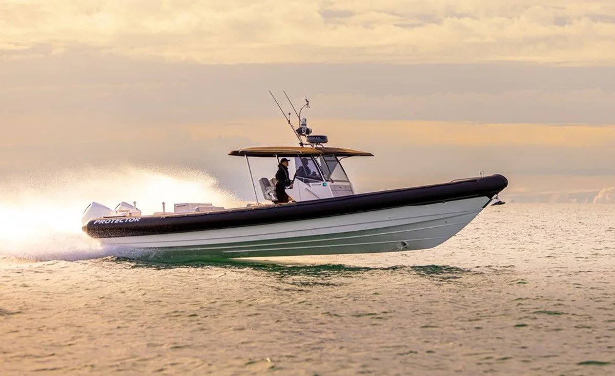 Rayglass Boats Protector 410 Chase 2021 boat specs