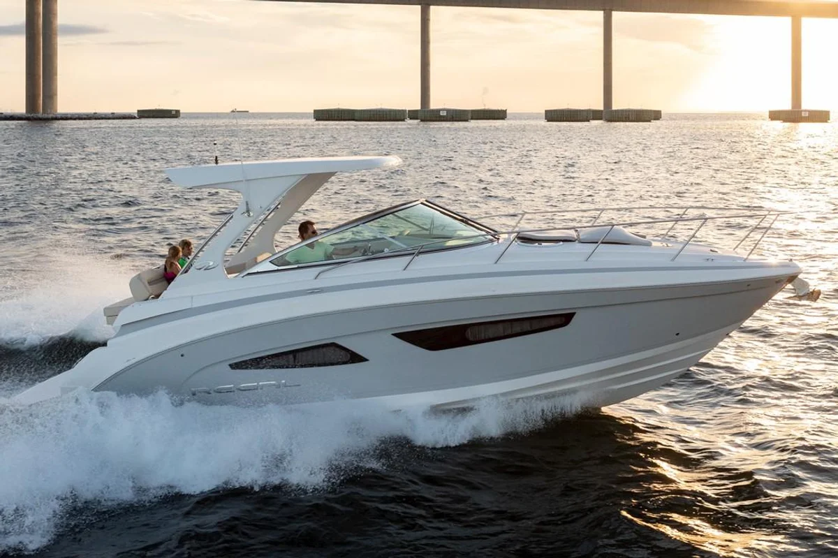33 Express - Express Cruiser Boat Specs