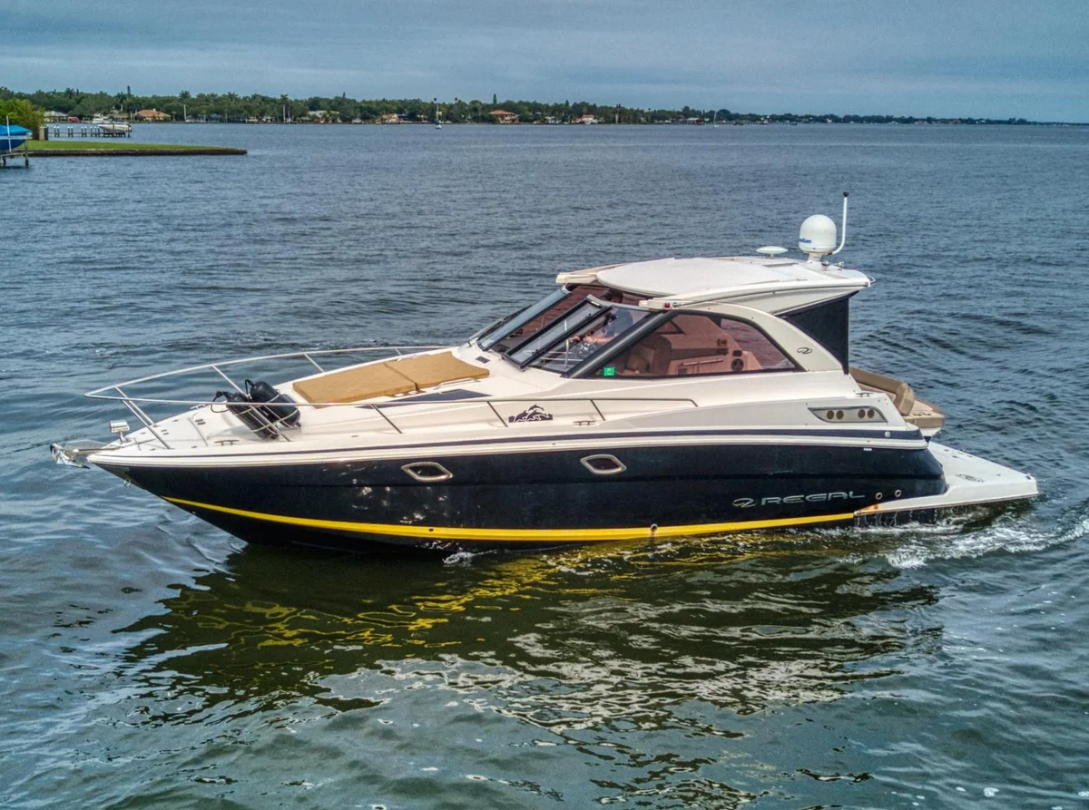 Regal Boats 35 Sport Coupe 2015 boat specs