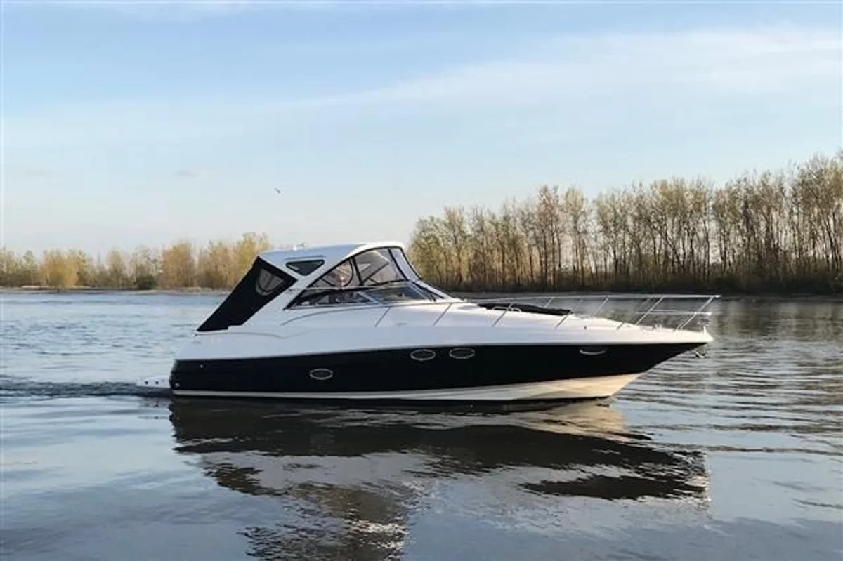 Regal Boats 3760 Sportyacht Sport 2010 boat specs