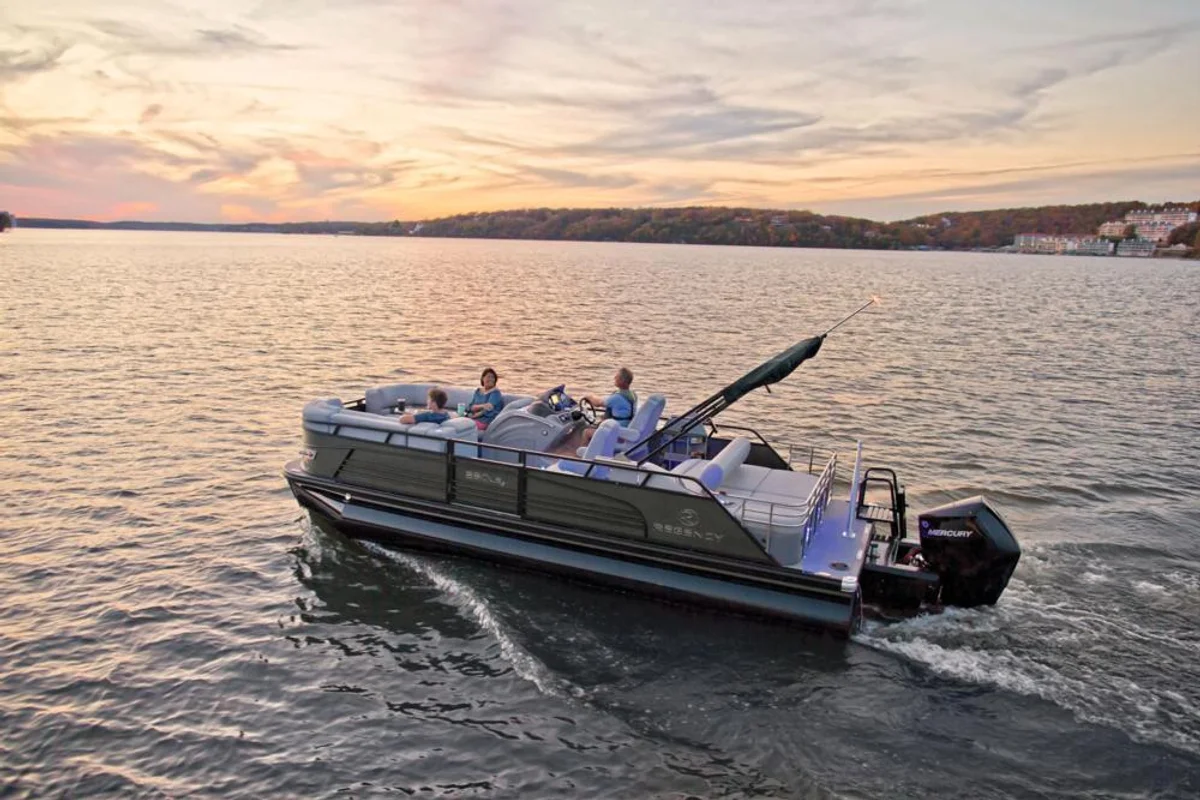 230 LE3 Boat Specs