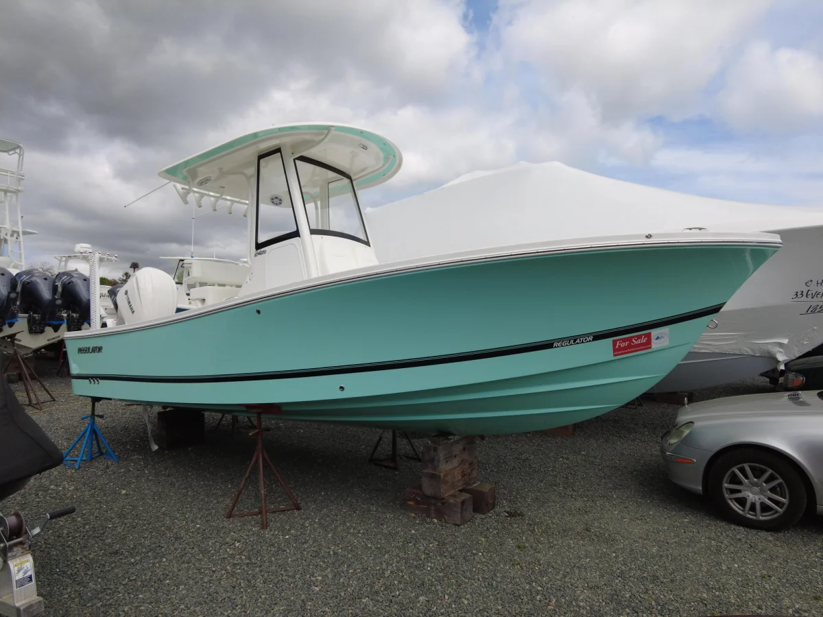 Regulator 24XO 2022 boat specs