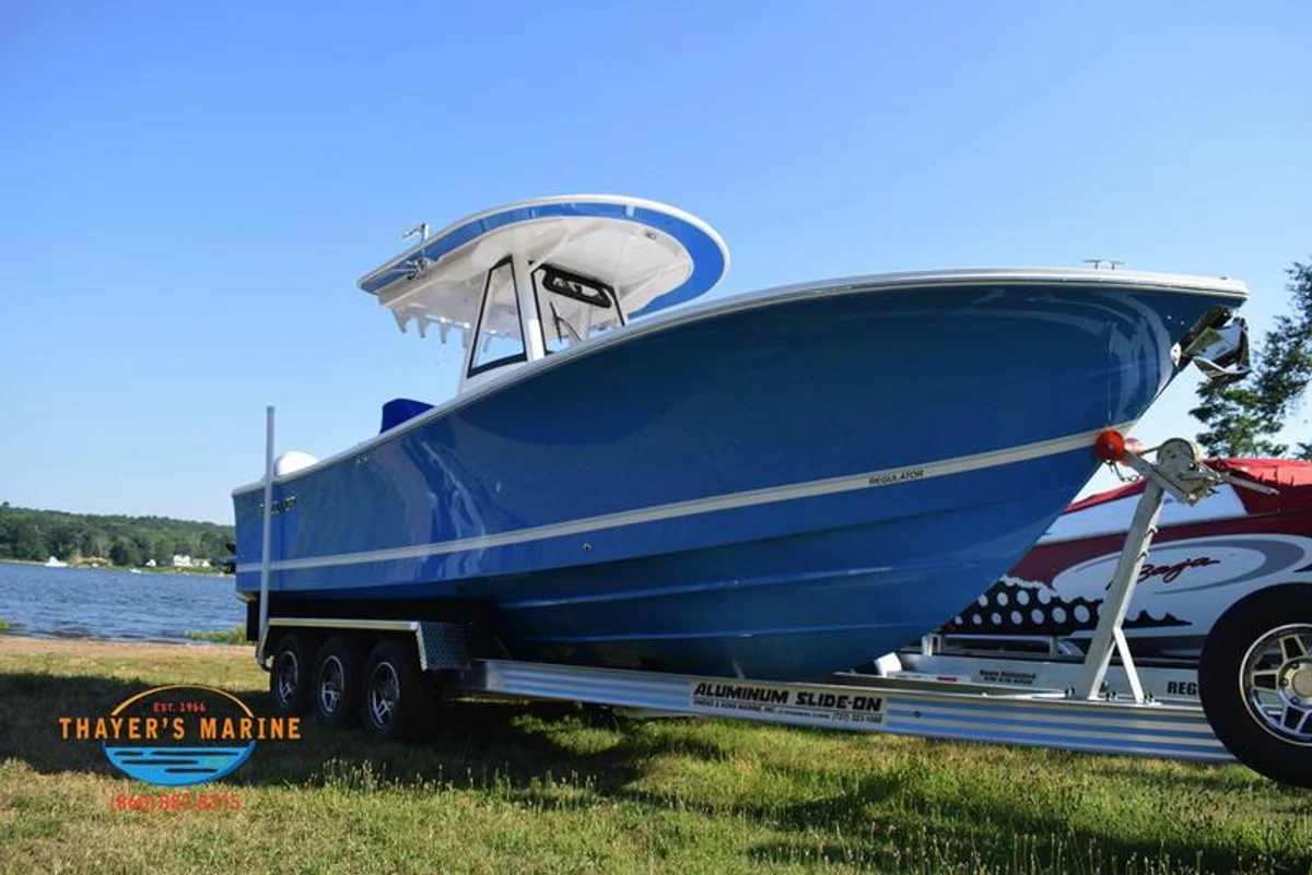 Regulator 28 2022 boat specs