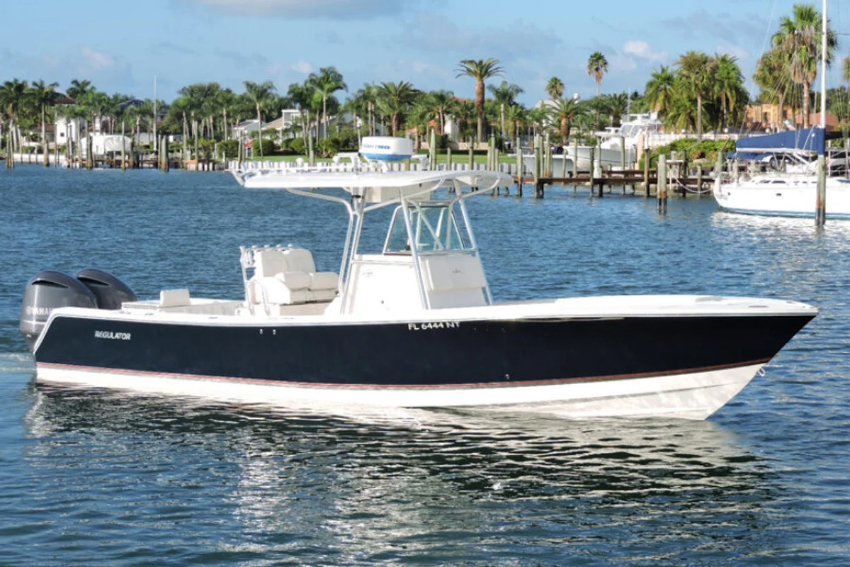Regulator 32 Fs 2008 boat specs