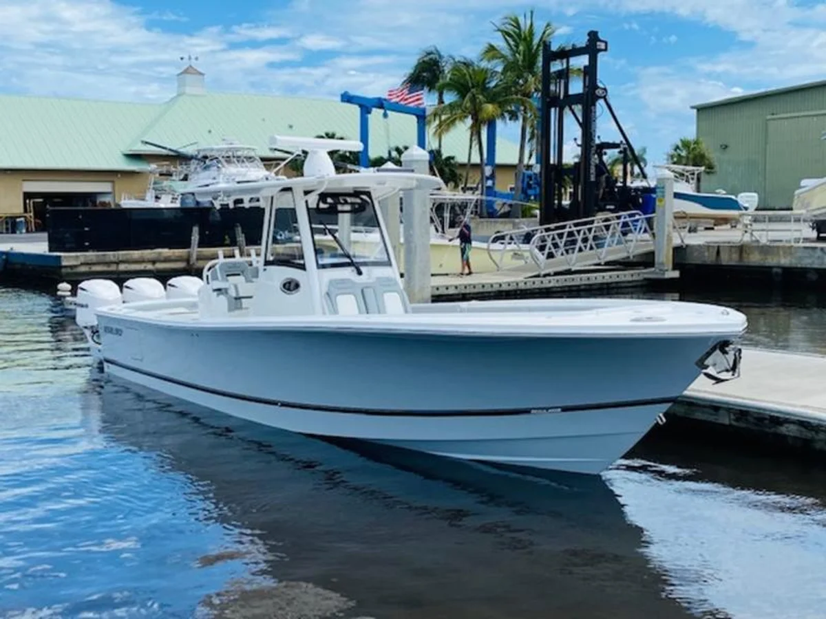 Regulator 34 2021 boat specs