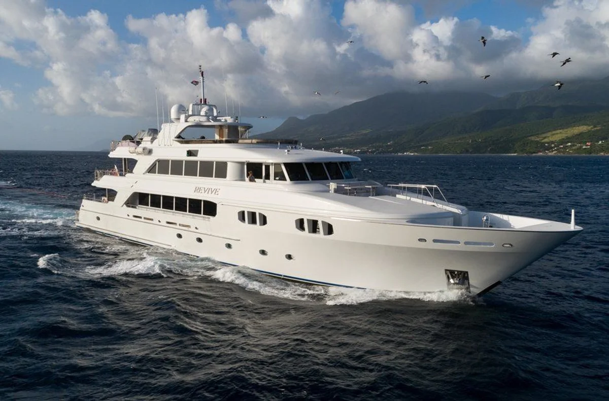 Richmond Yachts Catching Moments 2013 boat specs