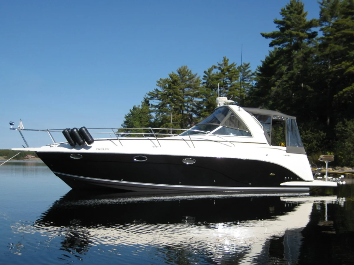 Rinker 360 Express Cruiser 2006 boat specs