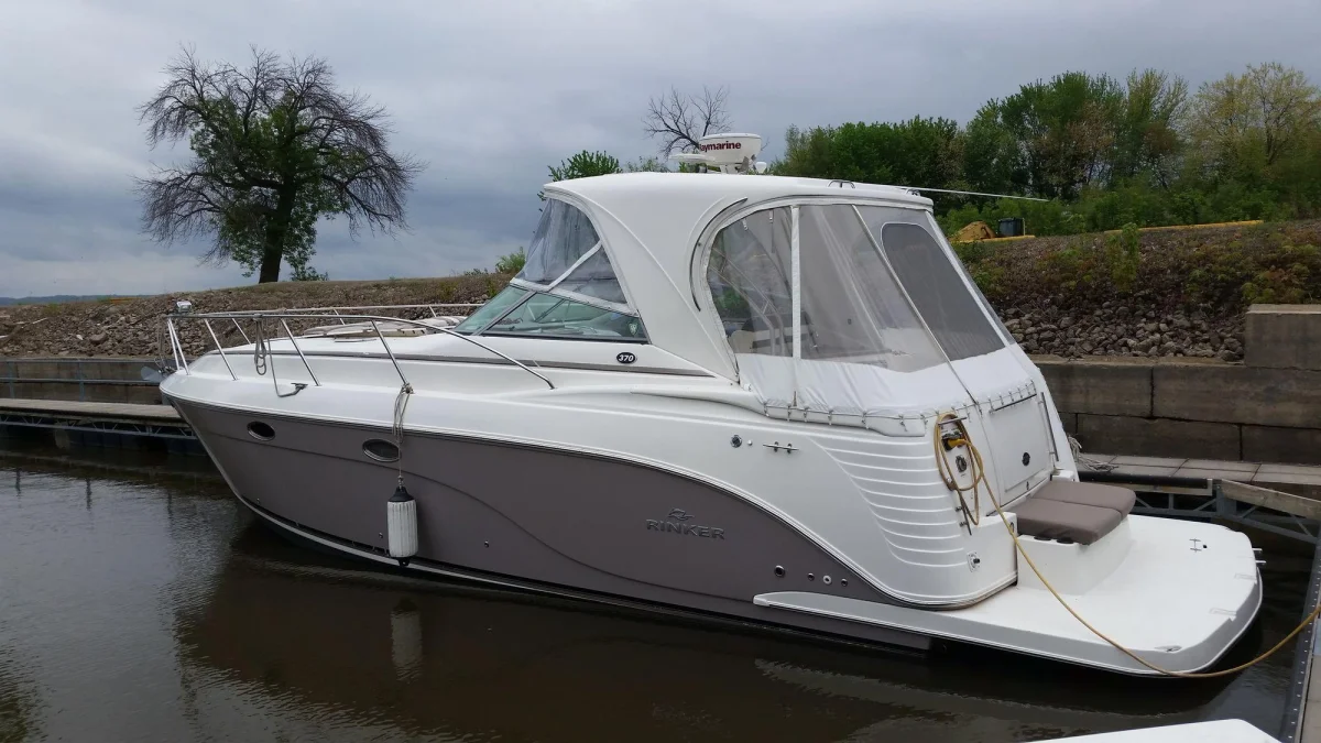 Rinker 370 Express Cruiser 2008 boat specs