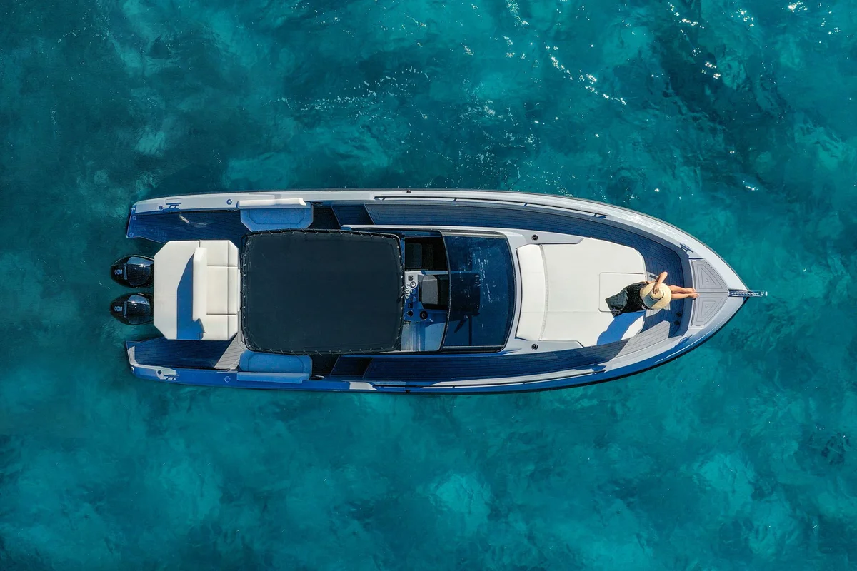 Daytona 34 Boat Specs