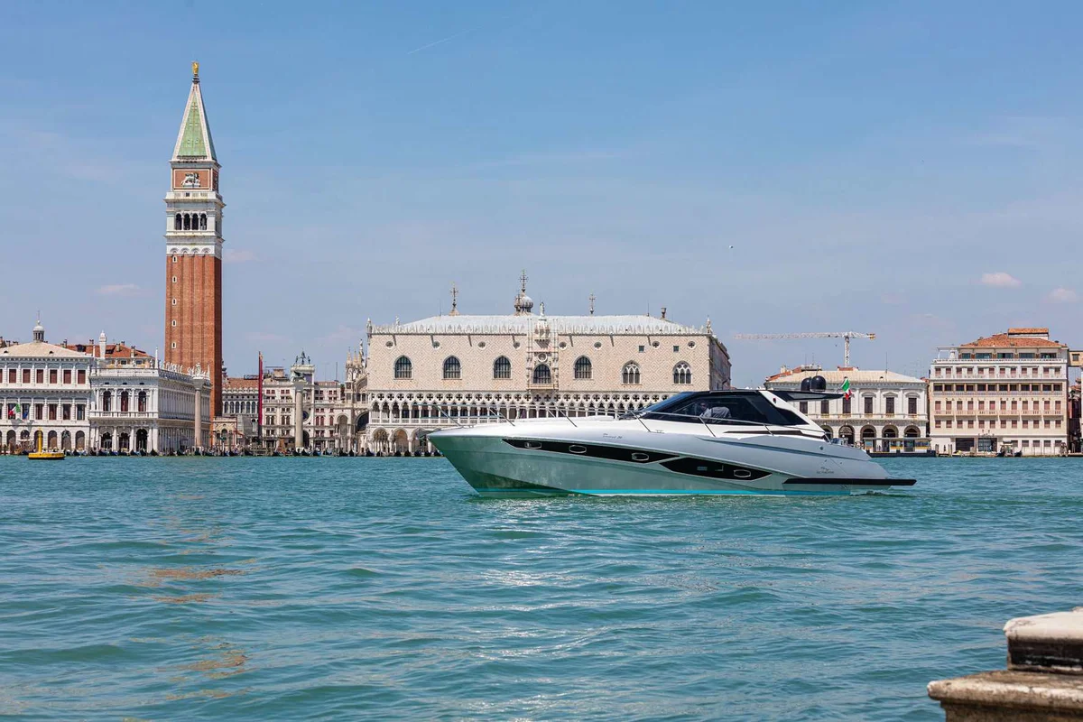 Rio Yachts Parana 35 2015 boat specs