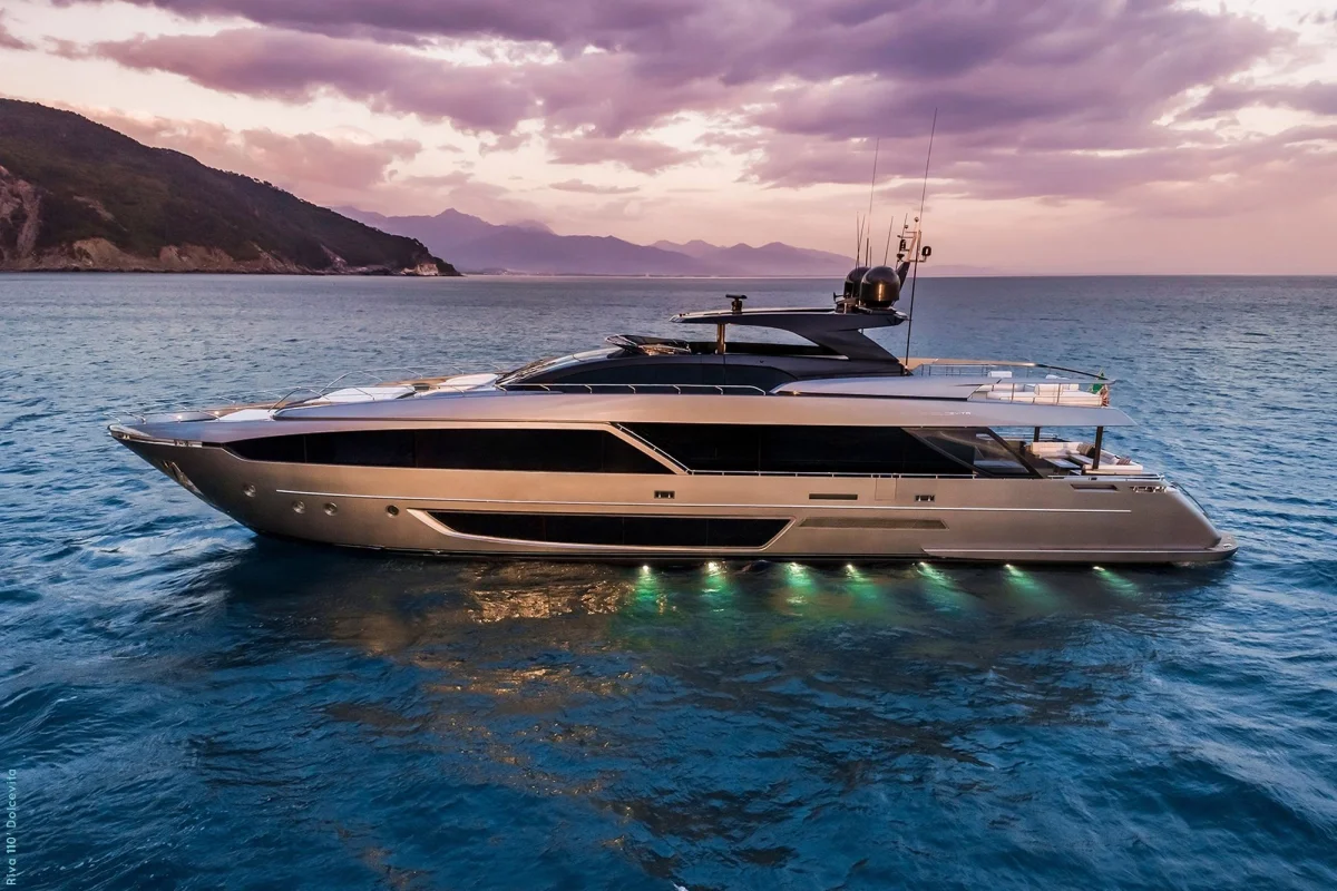 Riva Yacht 110 Dolcevita 2017 boat specs