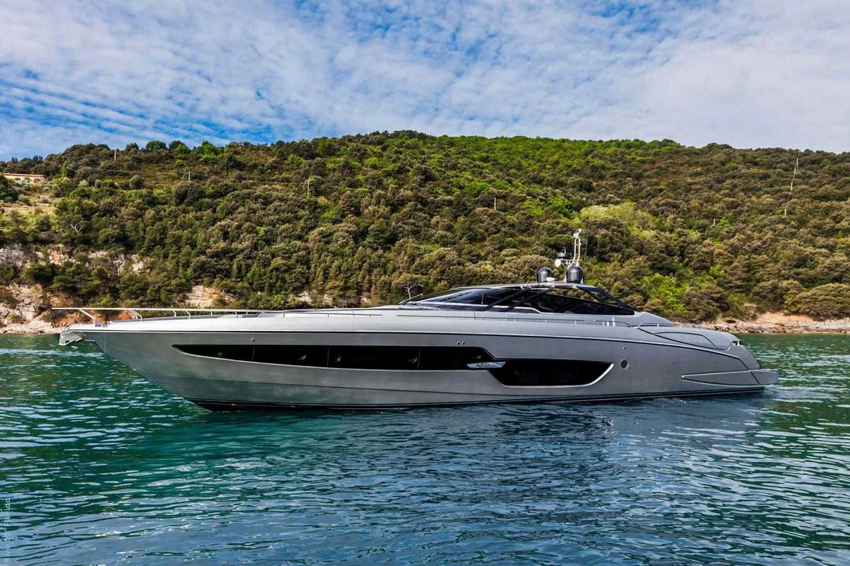 Riva Yacht 88 Florida 2016 boat specs