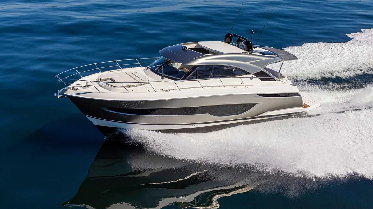 Riviera 4600 Sport Yacht Platinum Edition 2022 boat specs