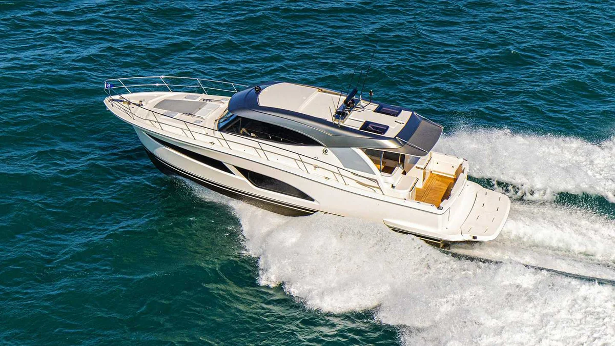 Riviera 465 SUV 2022 boat specs