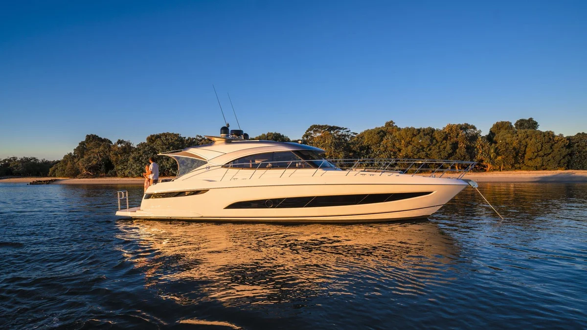 Riviera 4800 Sport Yacht Platinum Edition 2023 boat specs