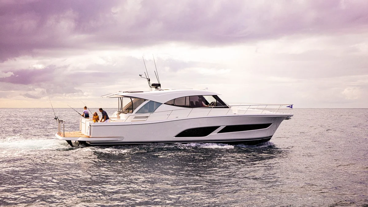 Riviera 505 SUV 2020 boat specs