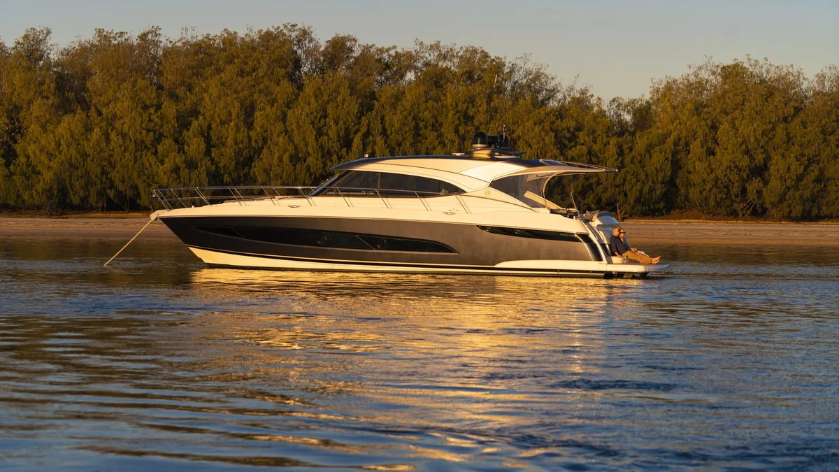 Riviera 5400 Sport Yacht Platinum Edition 2023 boat specs