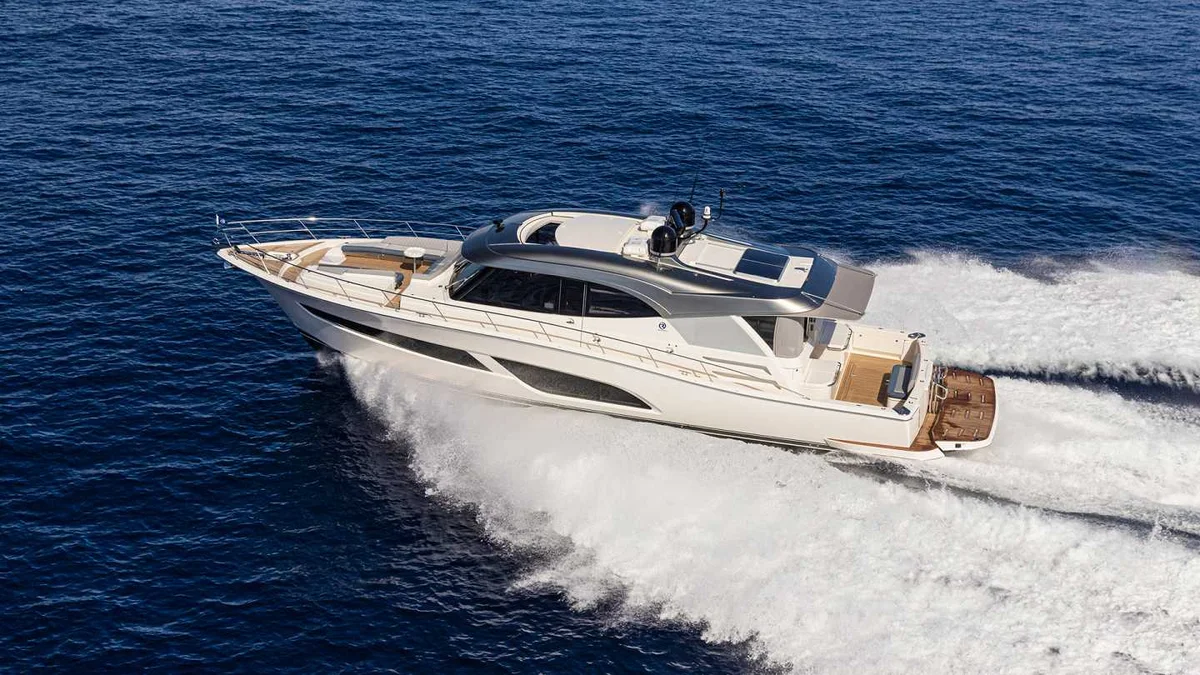 Riviera 645 SUV 2021 boat specs