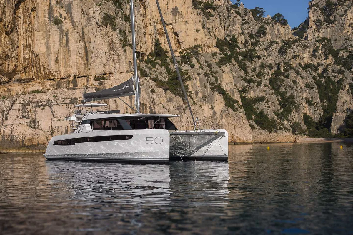 Robertson and Caine Leopard 50 2019 boat specs