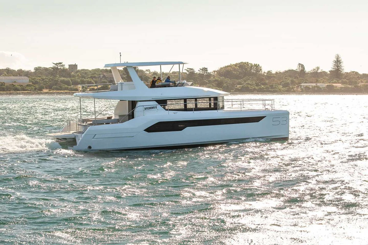 Robertson and Caine Leopard 53 2023 boat specs