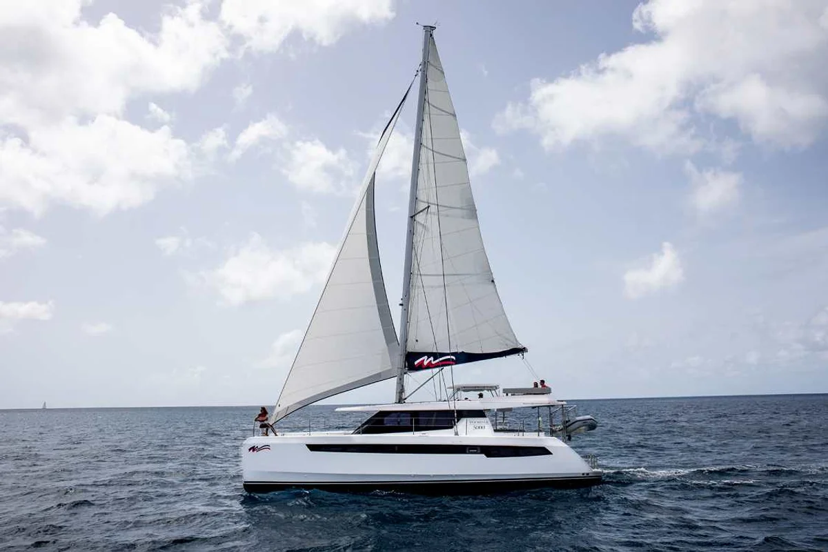 Robertson and Caine Moorings 5000 2019 boat specs