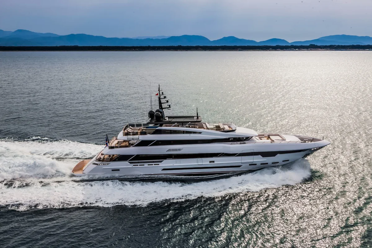 Rossinavi Parillon 2014 boat specs