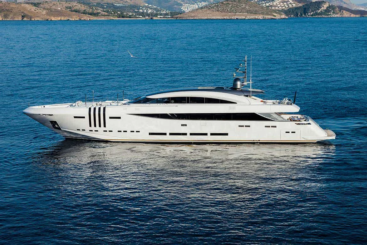 Rossinavi Vellmari 2013 boat specs